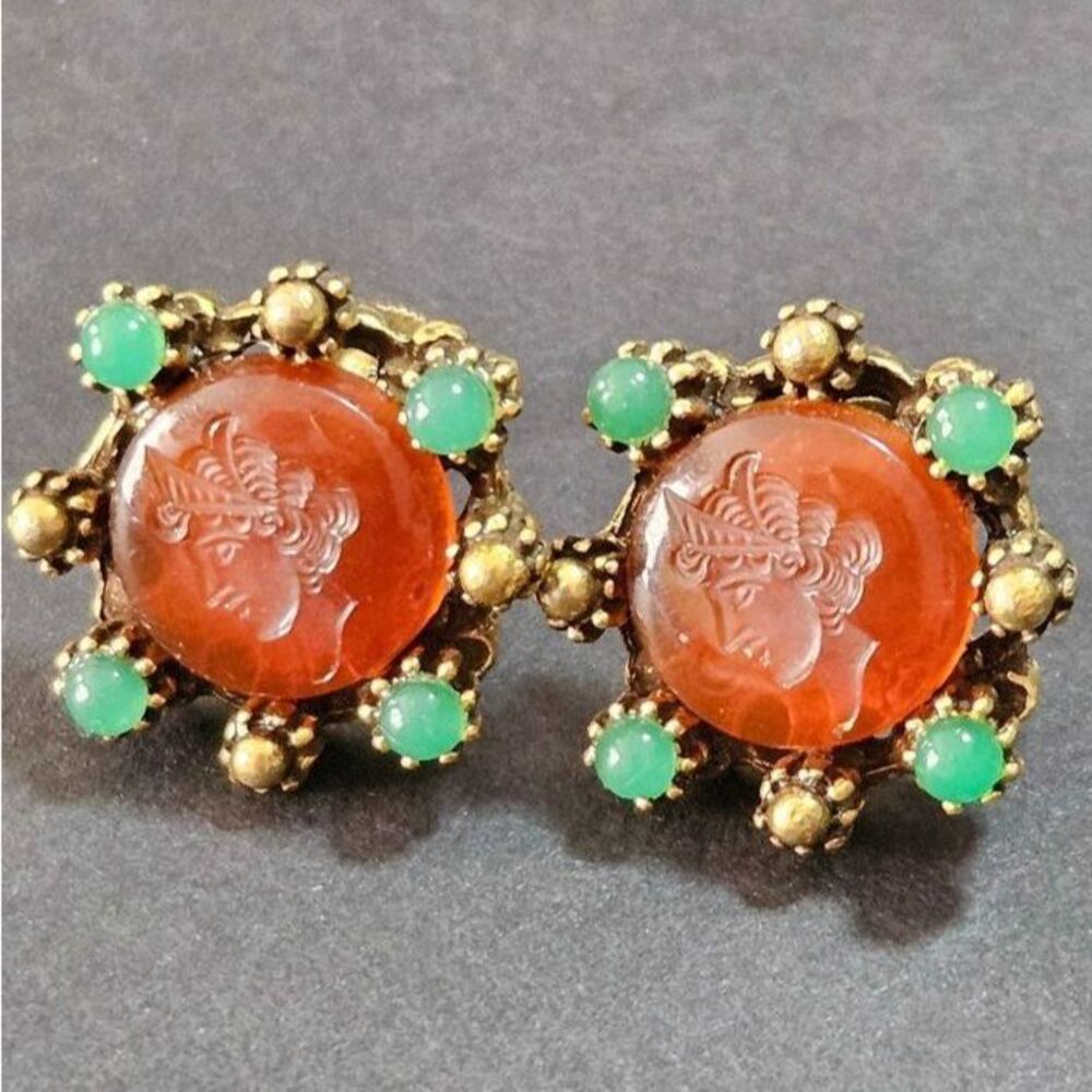 Vintage gold tone cameo screw back clip on earrings